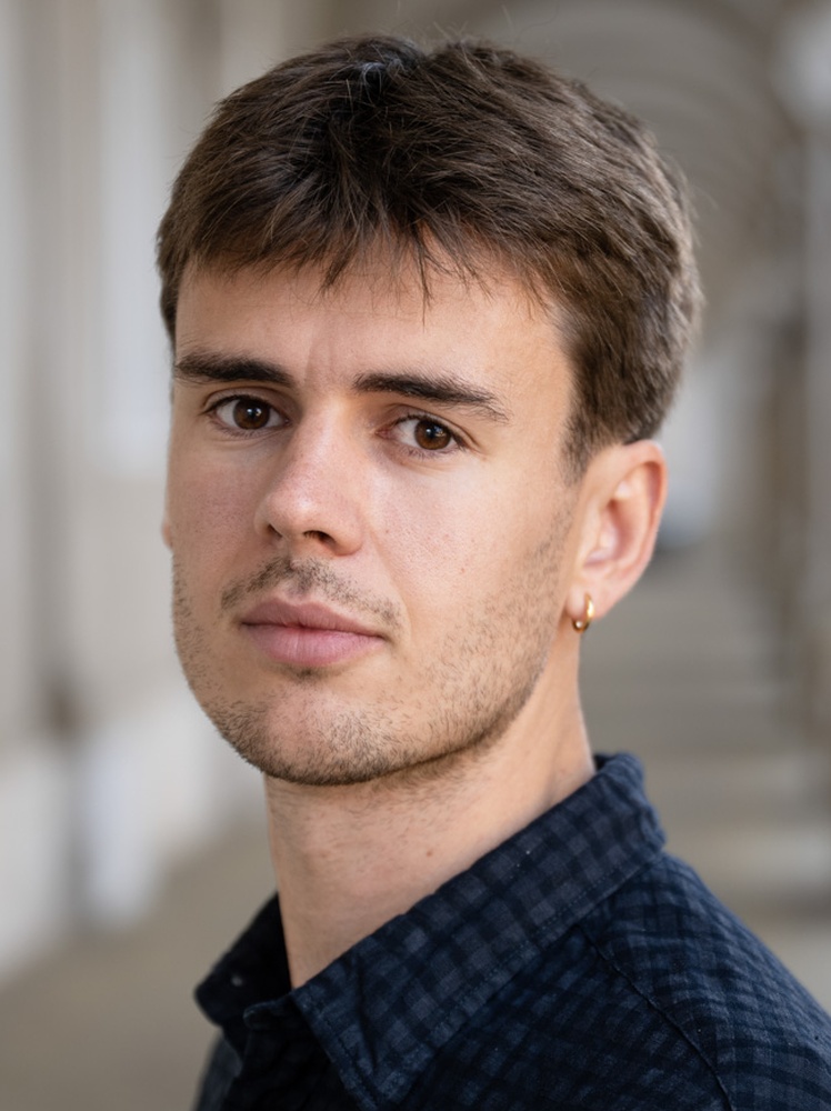 Medarbejderbilleder_ArthurCammelbeeck_110926_0323_748x1000